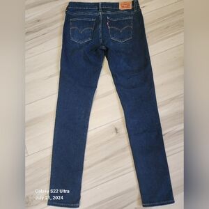 Levi's medium wash 711 skinny jeans size 28
